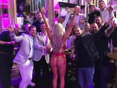 Nude Life Drawing incl Bottomless Drinks in Bristol